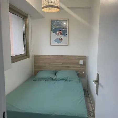 Le 76 Bis: Apt 4 Prs, Parking, Clim, 300 M Plages Antibes