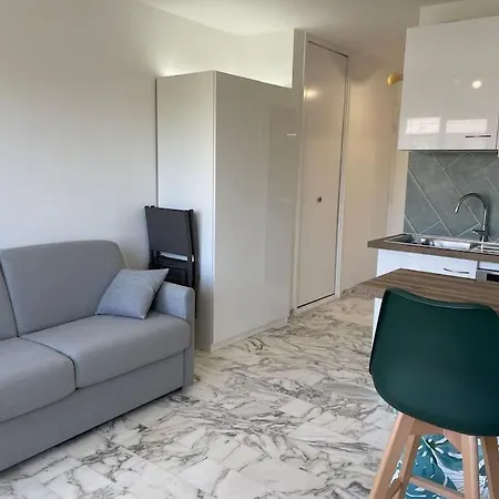 Apartment Le 76 Bis: Apt 4 Prs, Parking, Clim, 300 M Plages *